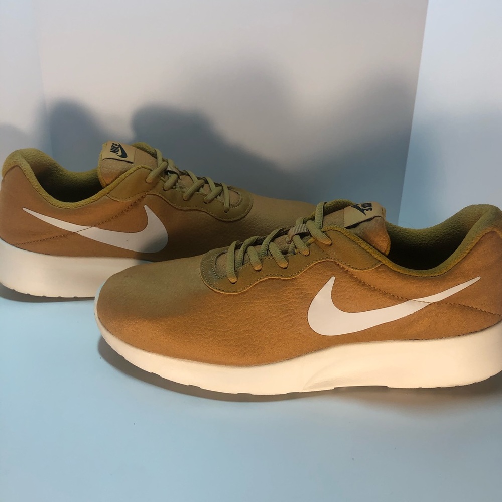 Nike Tanjun